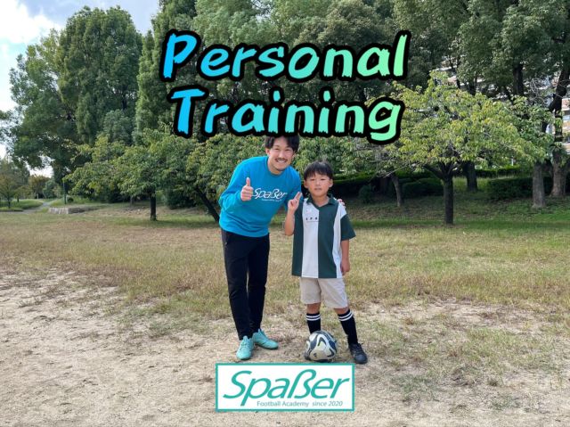 .
【ジュニア】
《パーソナルトレーニング》

トラップ・サイドからのクロスボール・1vs1の守備のトレーニングを行いました⚽️✨

トラップは様々な方法や方向にトライし、ボールを受ける前に［周りを見る］ことを意識してトレーニングしました⚽️
クロスボールはドリブルしながらどこにボールを運び、どのようにボールを蹴るべきかをアドバイスしました⚽️
1vs1の守備は、ボールを奪うための考え方やポジショニング、どのタイミングで奪いに行くかをアドバイスし、何度も良い奪い方ができていました✨👏☺️

短時間でも急成長🔥💪😊

遠方からありがとうございました✨🙇‍♂️

パーソナルトレーニングは、所属チームの練習ではなかなか細かく指導してもらえない事をきめ細やかにアドバイスすることができ、短時間でも成長する事ができます！
このパーソナルトレーニングの成果が活かされ、所属チームでのご活躍を願っています♪

サッカーを学びたい方、レベルアップしたい方は、是非シュパーサーのパーソナルトレーニングで成長しましょう！
マンツーマンはもちろん、お友達を誘ってのグループトレーニングも可能です！

SpaBer Football Academyのパーソナルトレーニングは、小学生から大人までの幅広い世代を対象に、初心者の方や女性の方でも受けて頂けます！
練習場所は、ご自宅のお近くまでお伺いさせて頂きます！(交通費は別途必要)
ご興味のある方は、お気軽にお問い合わせ下さい！

#SpaßerFootballAcademy
#シュパーサーフットボールアカデミー 
#シュパーサー
#サッカー
#サッカースクール 
#サッカーパーソナルトレーニング
#パーソナルトレーニング
#サッカー個人レッスン
#マンツーマンレッスン　
#ロングキック
#ロングパス 
#インステップシュート 
#インステップキック 
#1vs1 
#サッカー練習 
#サッカー練習メニュー 
#ジュニアサッカー
#サッカー少年
#女子サッカー
#サッカー女子 
#サッカーママ
#サカママ 
#大阪
#大阪市北区
#長柄東公園 
#枚方市
#枚方
#ヒロフットサルフィールド 
#交野市 
#交野